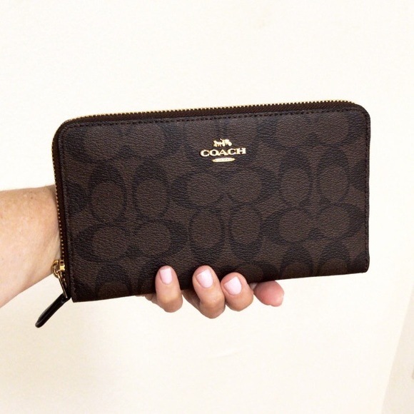 Coach Handbags - 💃Coach Continental Zip Around Wallet